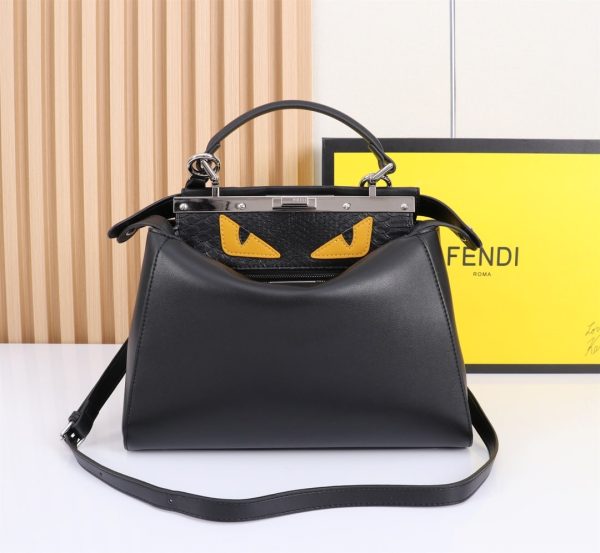 Iconic Peekaboo ISeeU Petite Medium black
