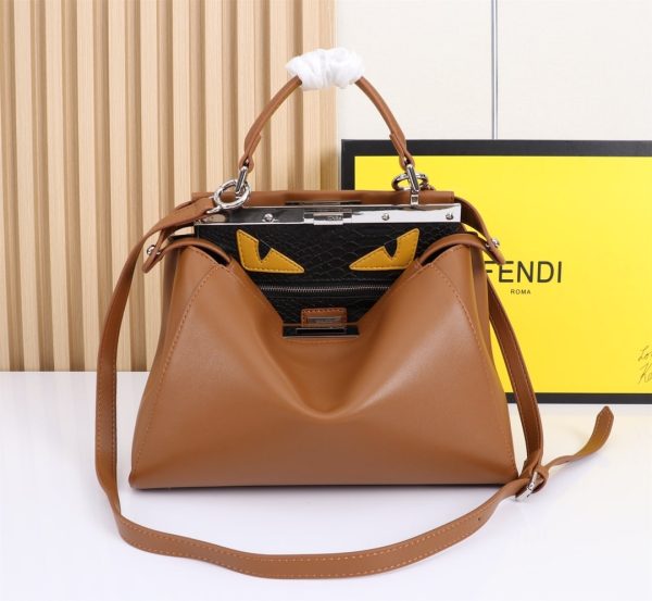 Iconic Peekaboo ISeeU Petite Medium brown