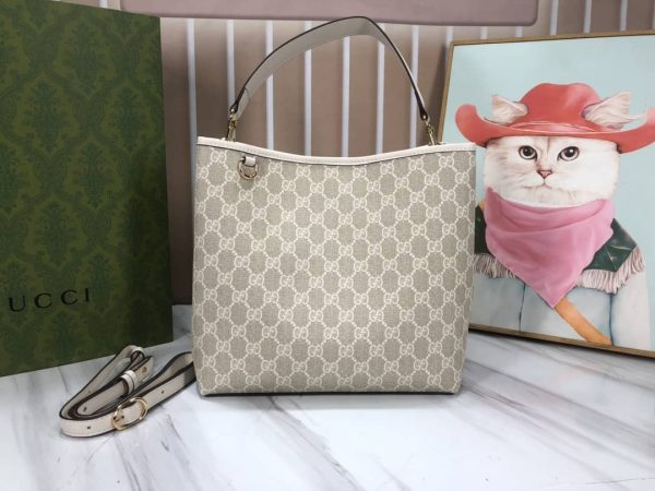 GG Emblem medium bucket bag white