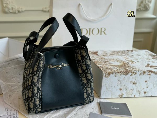 Small Signature Bucket Bag black
