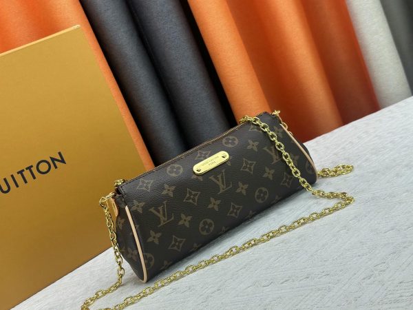 NEW Pochette Eva