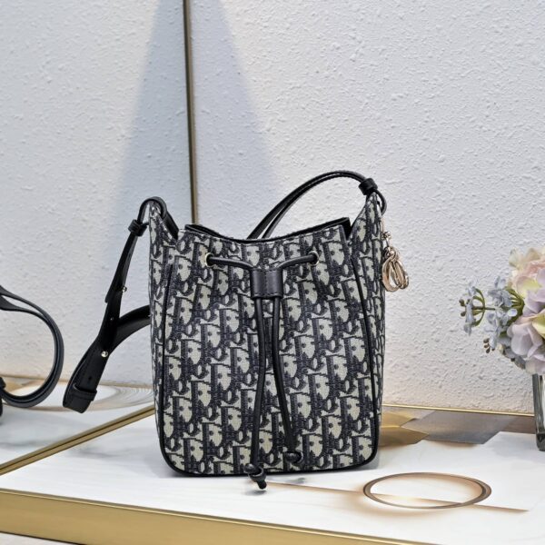 Small D-Motion Bag (19)